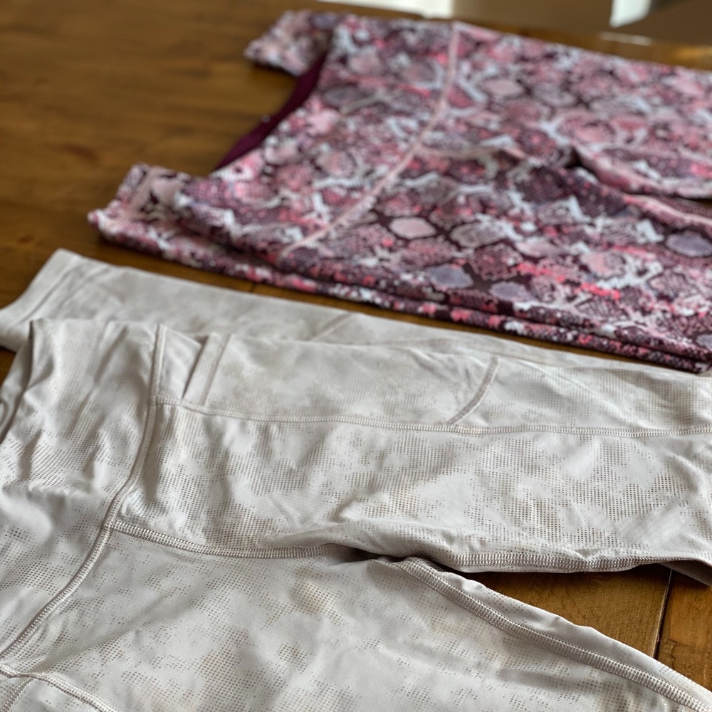 EUC 2 Pair Fun Print Total Knockout Leggings